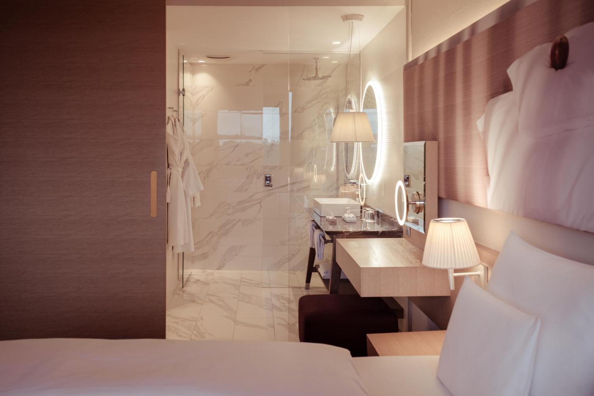 Falkensteiner Balance Resort Stegersbach - Adults Only Eksteriør billede A bathroom at the Mandarin Oriental, Munich