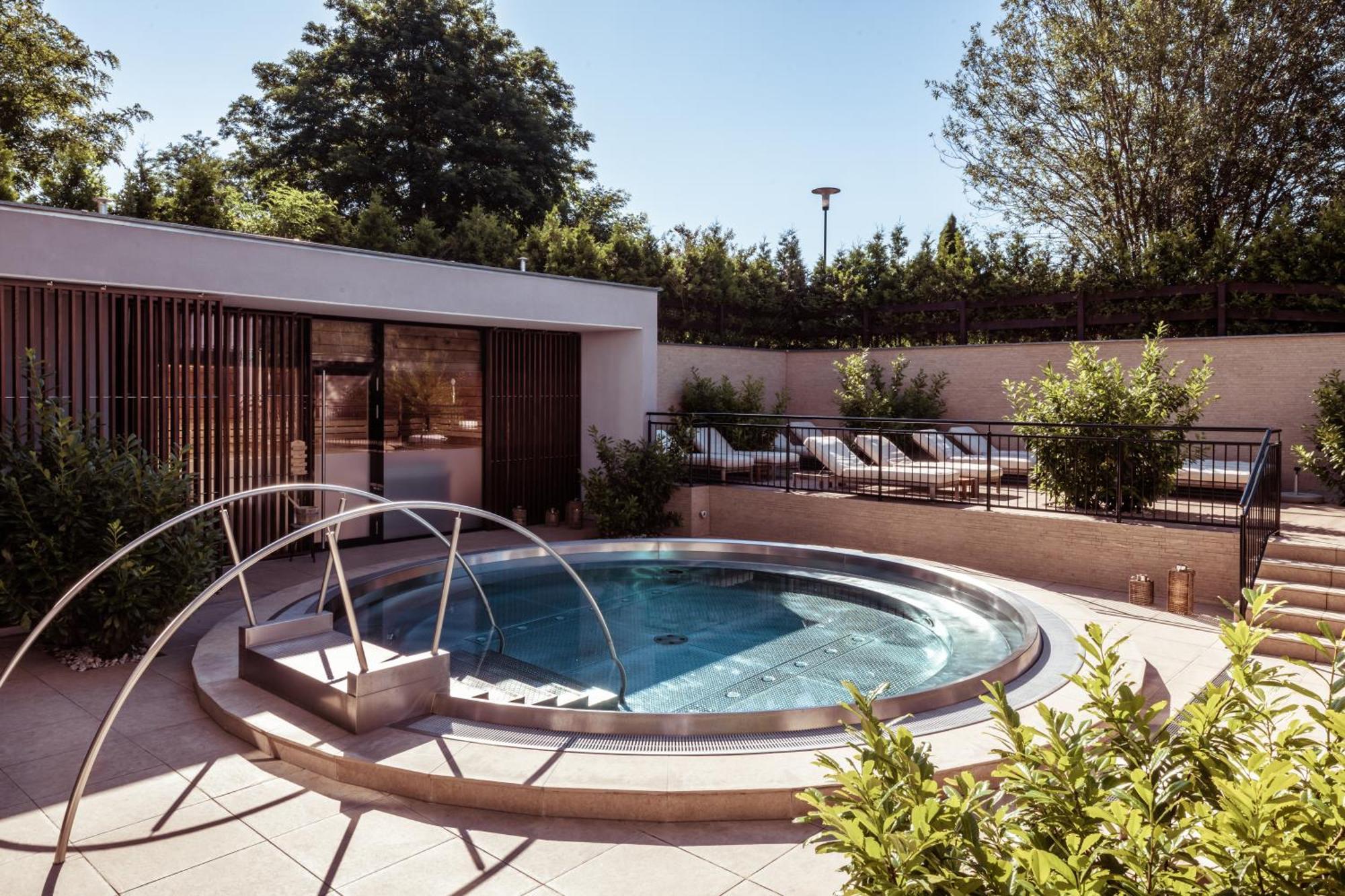 Falkensteiner Balance Resort Stegersbach - Adults Only Eksteriør billede A spa at the Hotel de Crillon, Paris