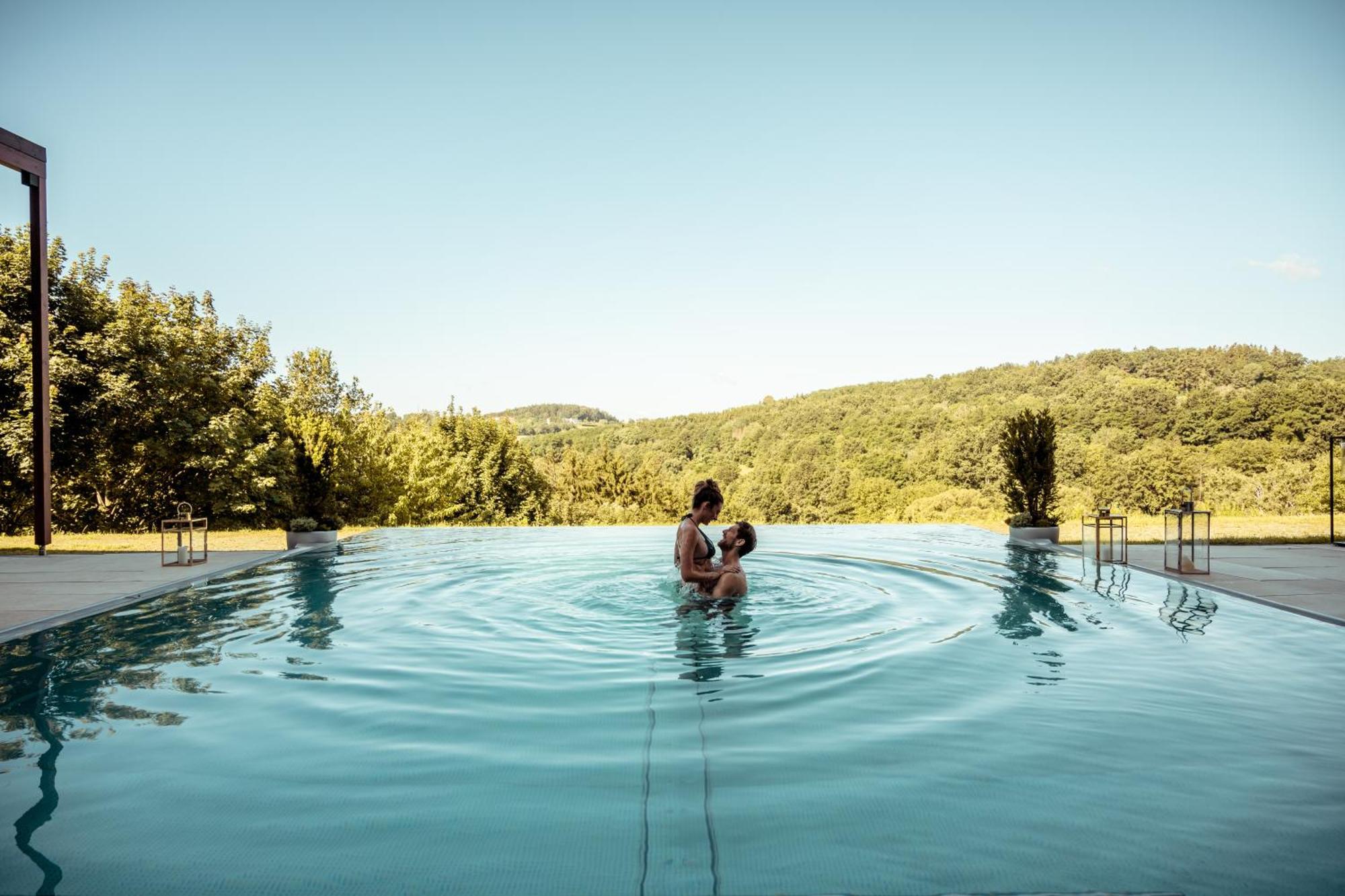 Falkensteiner Balance Resort Stegersbach - Adults Only Eksteriør billede Infinity pool at the Hotel